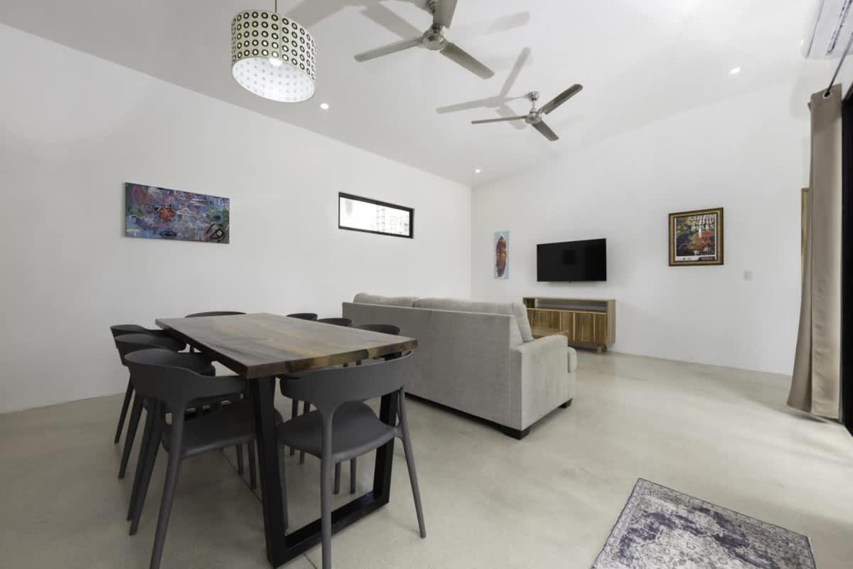 Villa Serenity 4 bedroom 1 min walk to the beach
