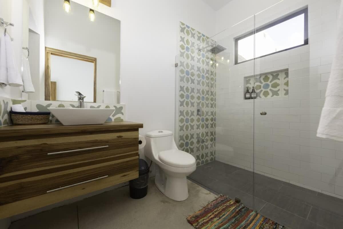 Villa Serenity 4 bedroom 1 min walk to the beach