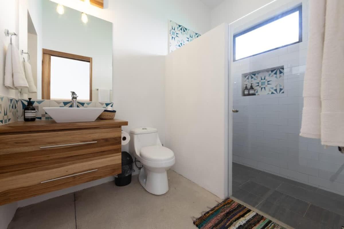 Villa Serenity 4 bedroom 1 min walk to the beach
