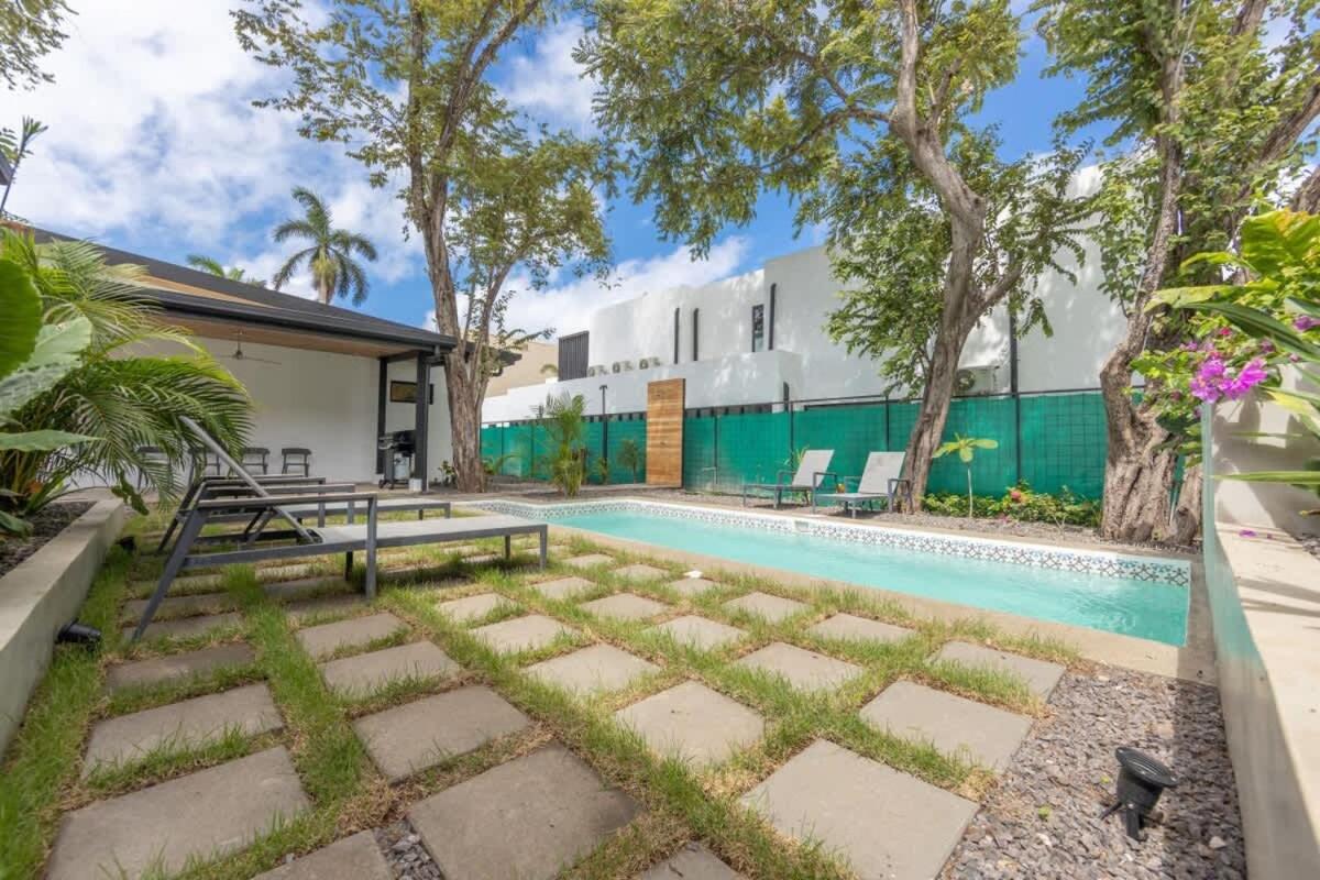 Villa Serenity 4 bedroom 1 min walk to the beach
