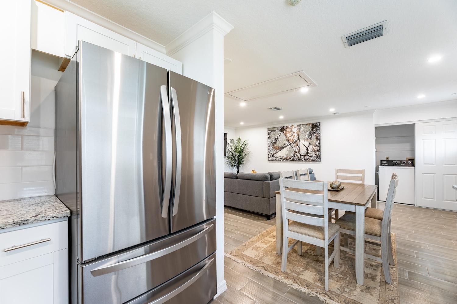 Spacious 2BR Townhouse Riverside with Parking view 2