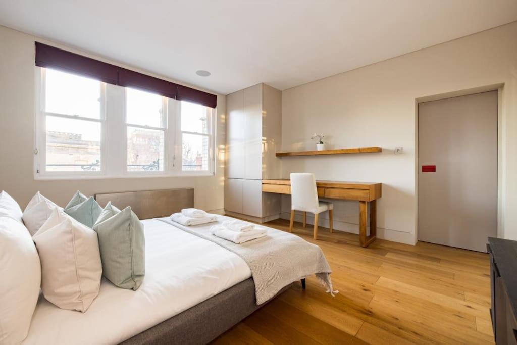 Chelsea Penthouse - Roof Terrace & Central AC