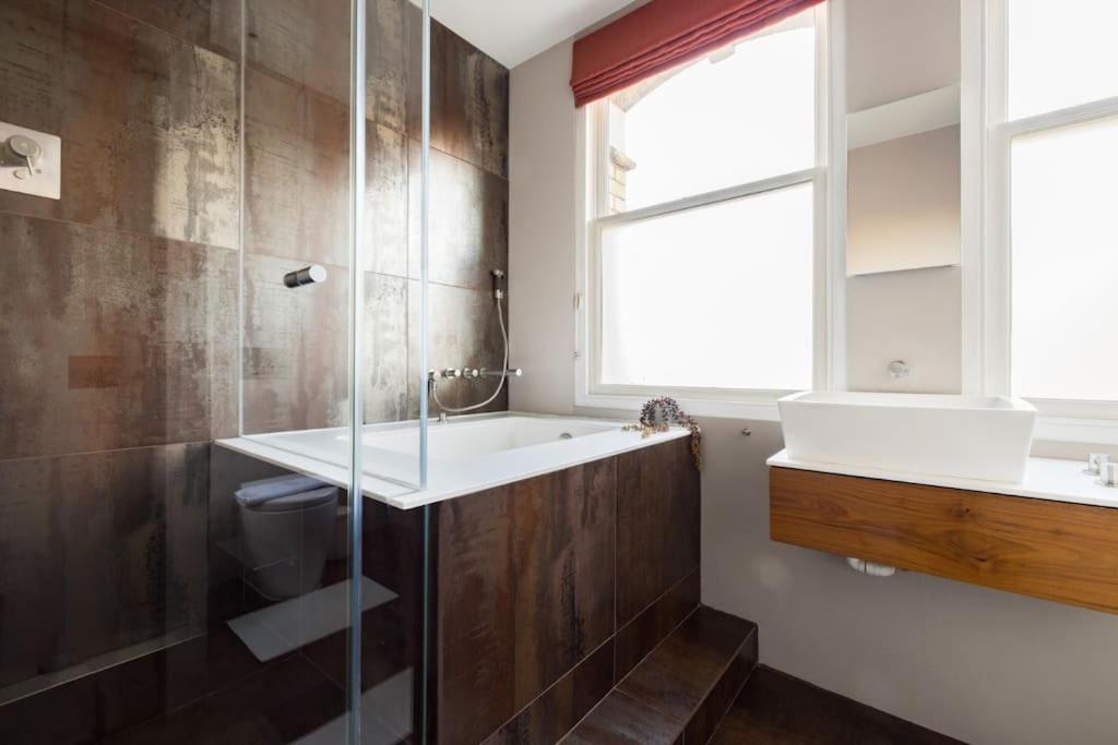 Chelsea Penthouse - Roof Terrace & Central AC