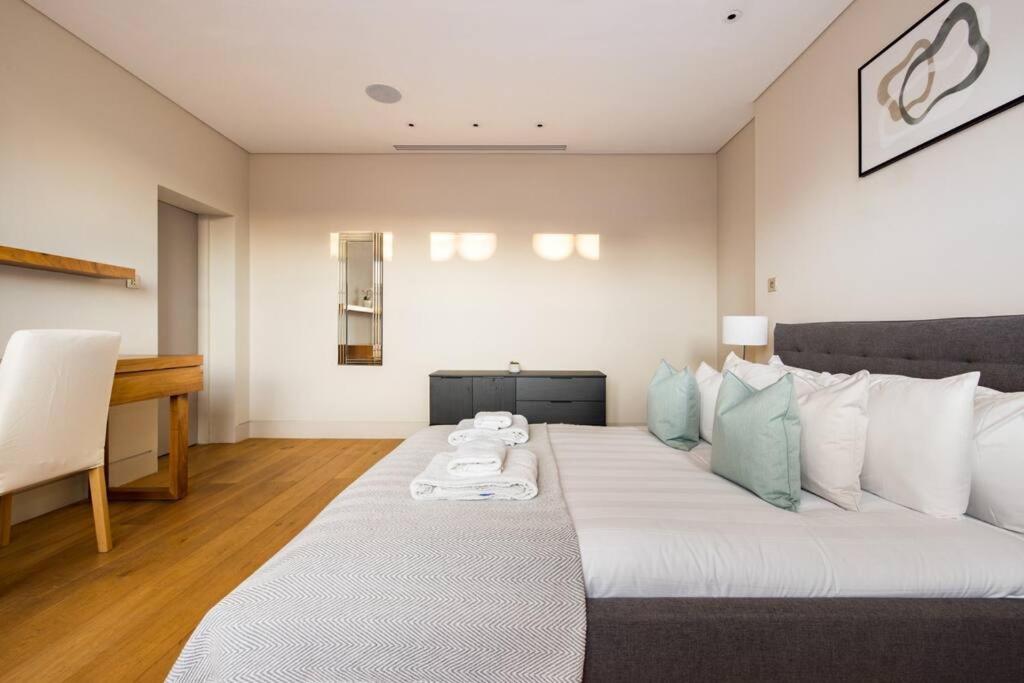 Chelsea Penthouse - Roof Terrace & Central AC