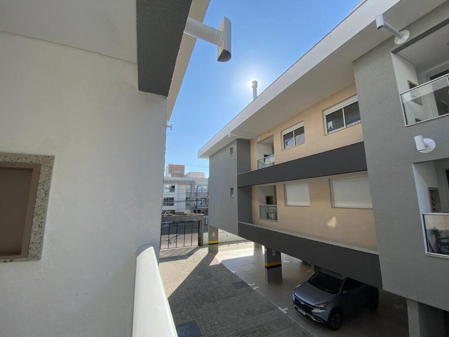 Ar Condicionado com garagem coberta a 800m do mar