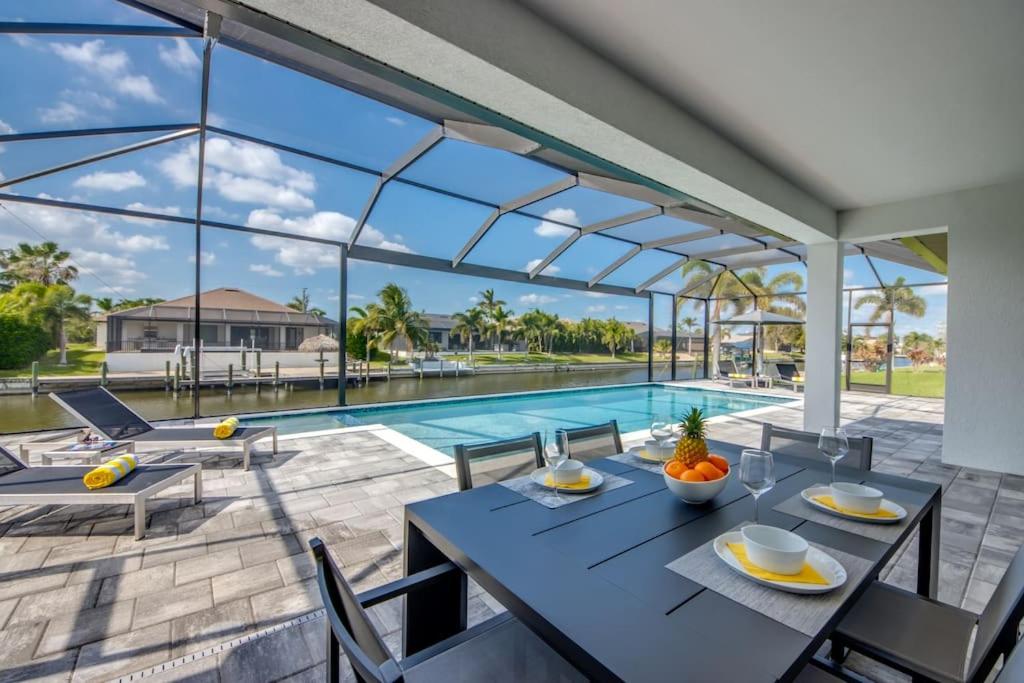 Villa Suntastic by CoralVilla-gulf access, pool&spa