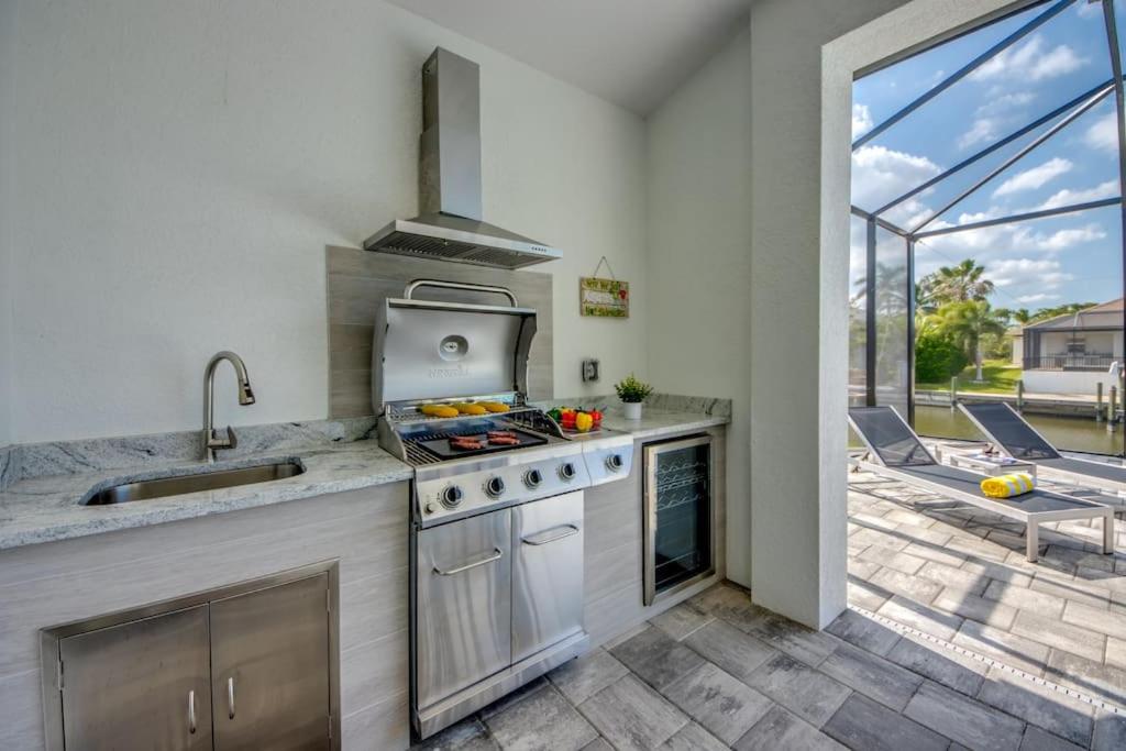 Villa Suntastic by CoralVilla-gulf access, pool&spa