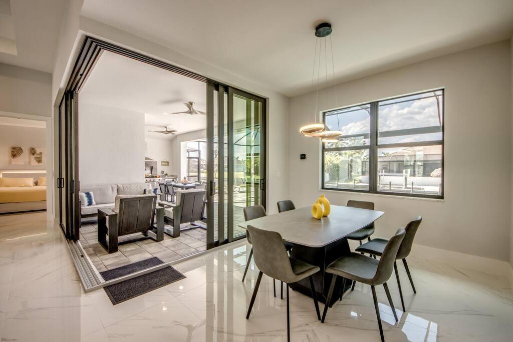 Villa Suntastic by CoralVilla-gulf access, pool&spa