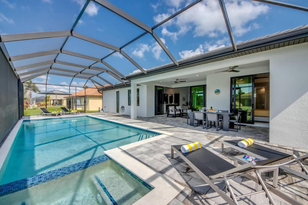 Villa Suntastic by CoralVilla-gulf access, pool&spa