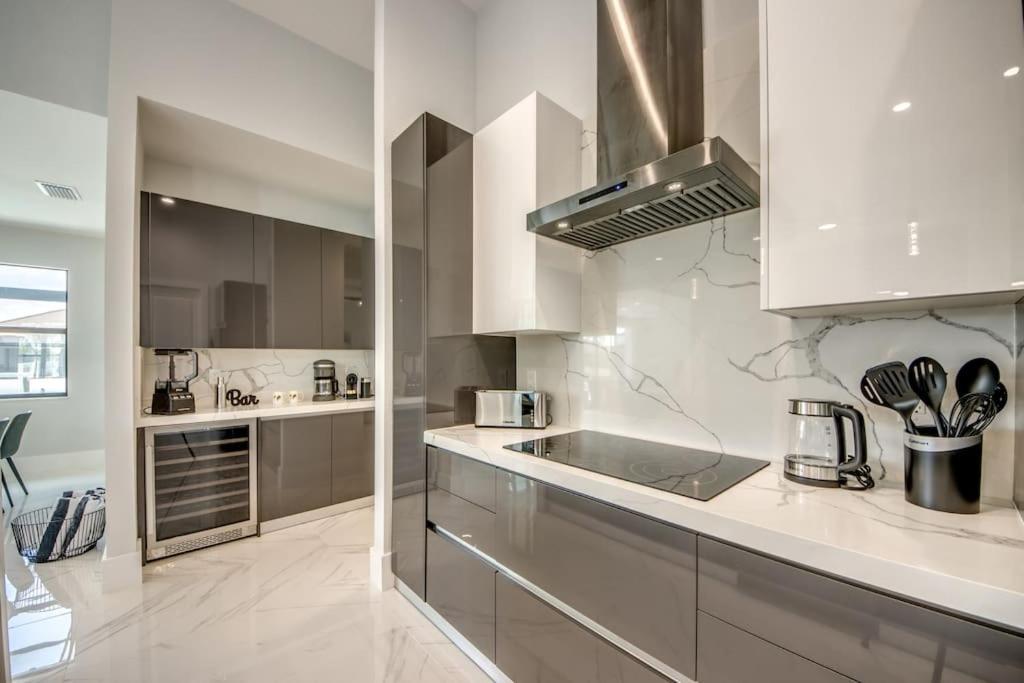 Villa Suntastic by CoralVilla-gulf access, pool&spa