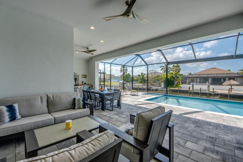 Villa Suntastic by CoralVilla-gulf access, pool&spa