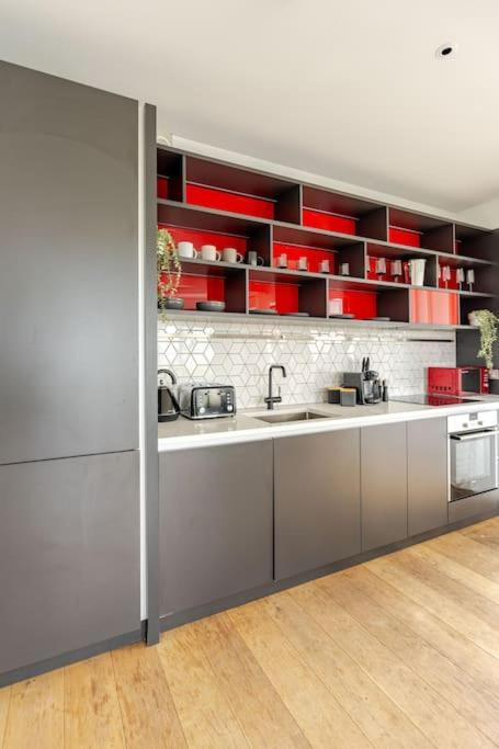 Luxurious City Island Apartment - 10 Min to Canary Wharf, Excel & O2