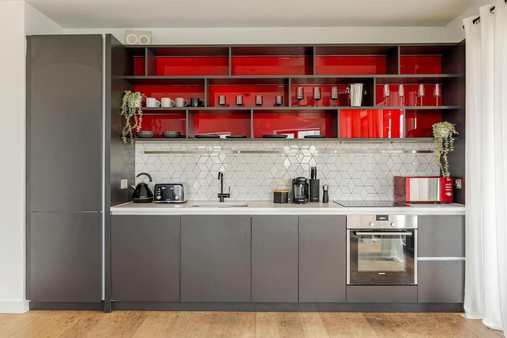 Luxurious City Island Apartment - 10 Min to Canary Wharf, Excel & O2