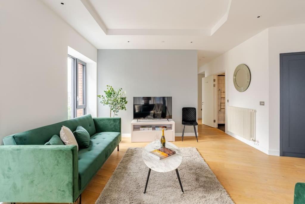 Luxurious City Island Apartment - 10 Min to Canary Wharf, Excel & O2