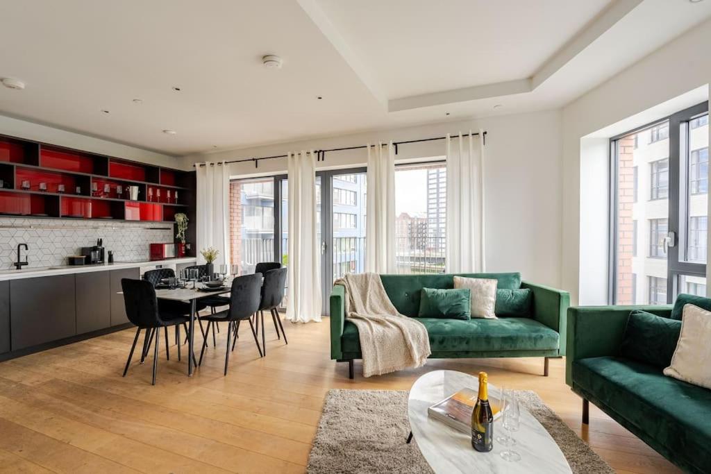 Luxurious City Island Apartment - 10 Min to Canary Wharf, Excel & O2