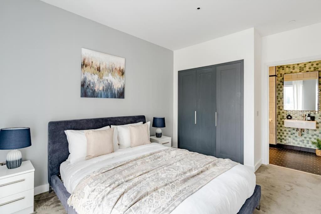 Luxurious City Island Apartment - 10 Min to Canary Wharf, Excel & O2