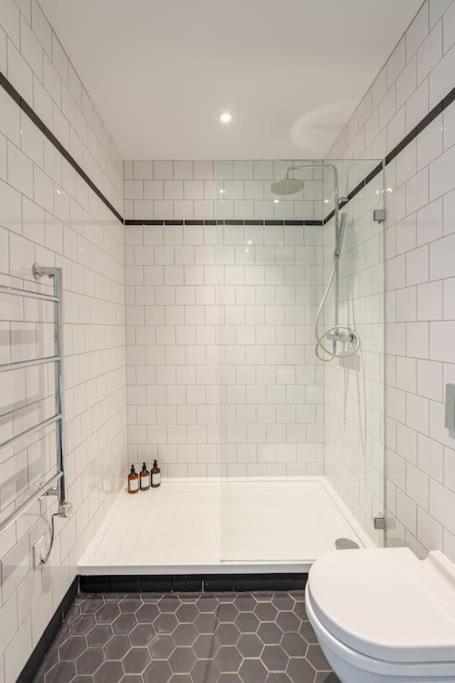 Luxurious City Island Apartment - 10 Min to Canary Wharf, Excel & O2
