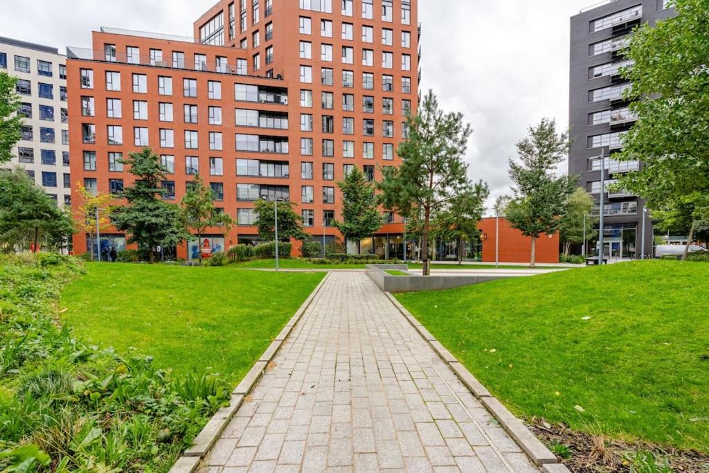 Luxurious City Island Apartment - 10 Min to Canary Wharf, Excel & O2