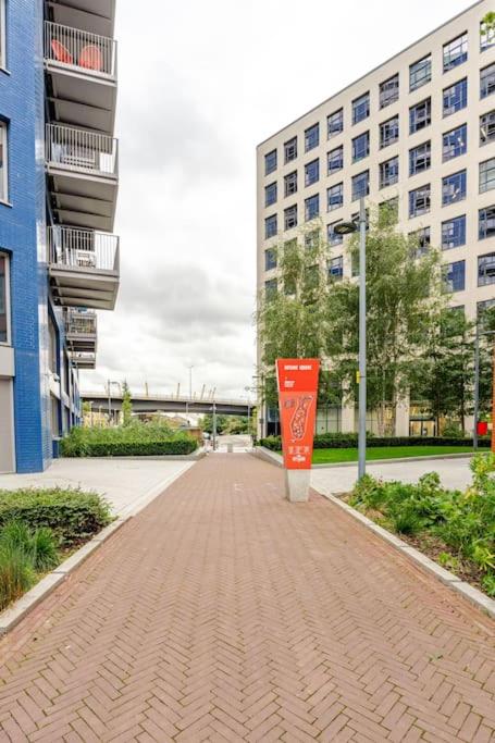 Luxurious City Island Apartment - 10 Min to Canary Wharf, Excel & O2