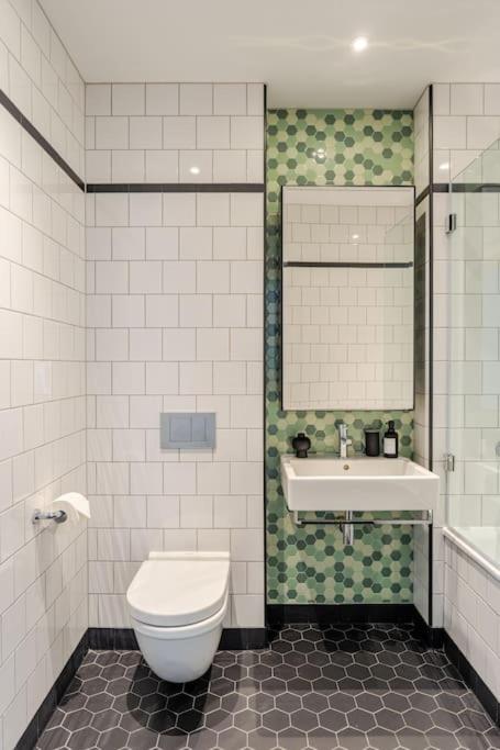 Luxurious City Island Apartment - 10 Min to Canary Wharf, Excel & O2