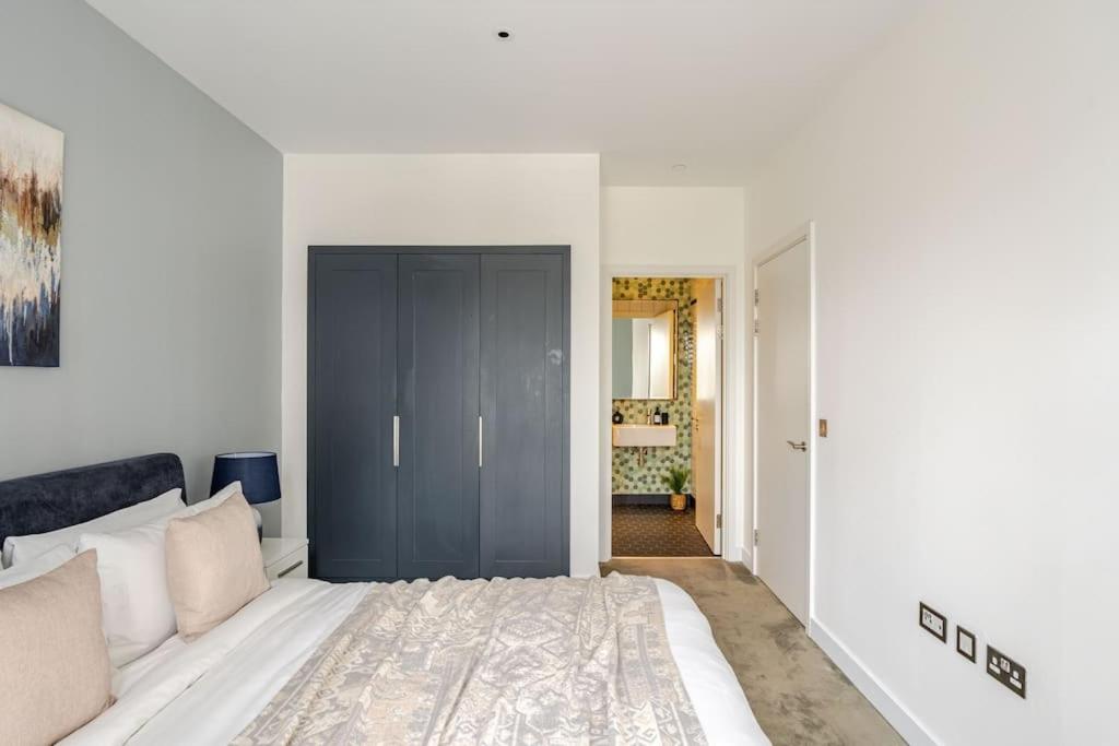 Luxurious City Island Apartment - 10 Min to Canary Wharf, Excel & O2