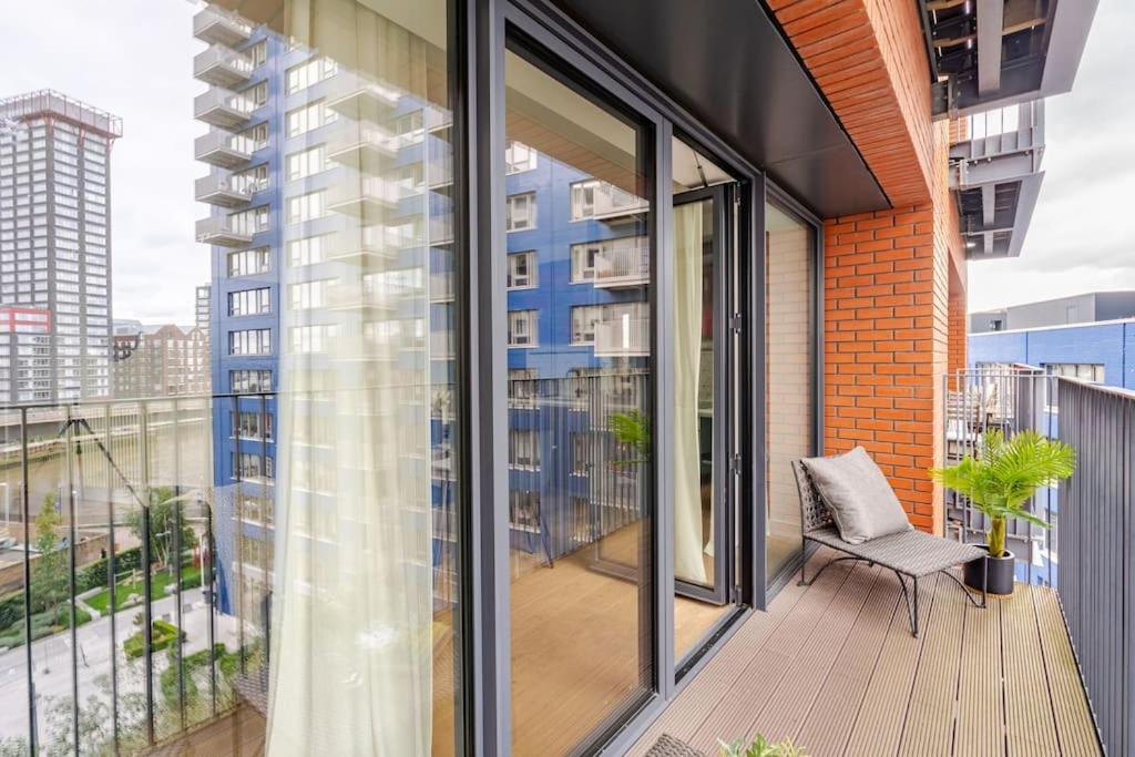 Luxurious City Island Apartment - 10 Min to Canary Wharf, Excel & O2