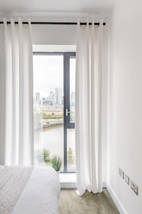 Luxurious City Island Apartment - 10 Min to Canary Wharf, Excel & O2