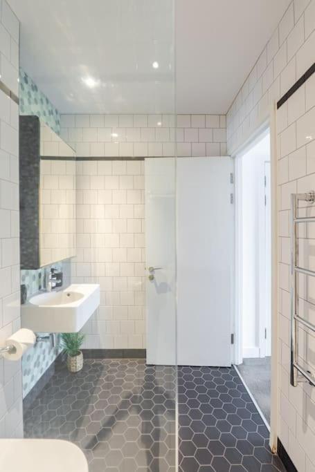 Luxurious City Island Apartment - 10 Min to Canary Wharf, Excel & O2