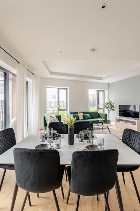 Luxurious City Island Apartment - 10 Min to Canary Wharf, Excel & O2