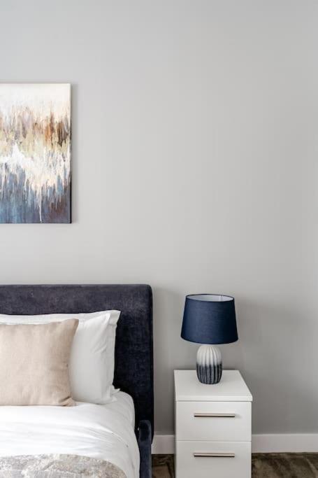 Luxurious City Island Apartment - 10 Min to Canary Wharf, Excel & O2