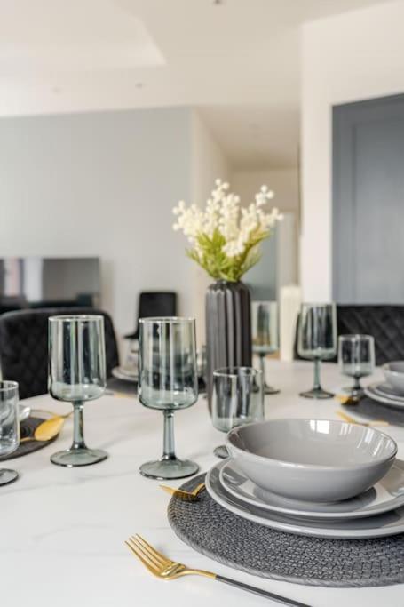 Luxurious City Island Apartment - 10 Min to Canary Wharf, Excel & O2