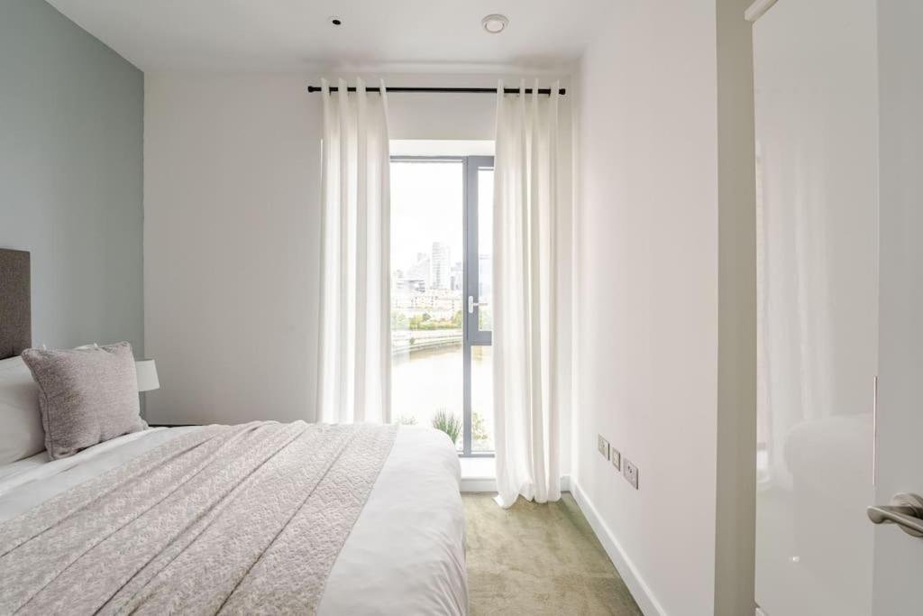 Luxurious City Island Apartment - 10 Min to Canary Wharf, Excel & O2