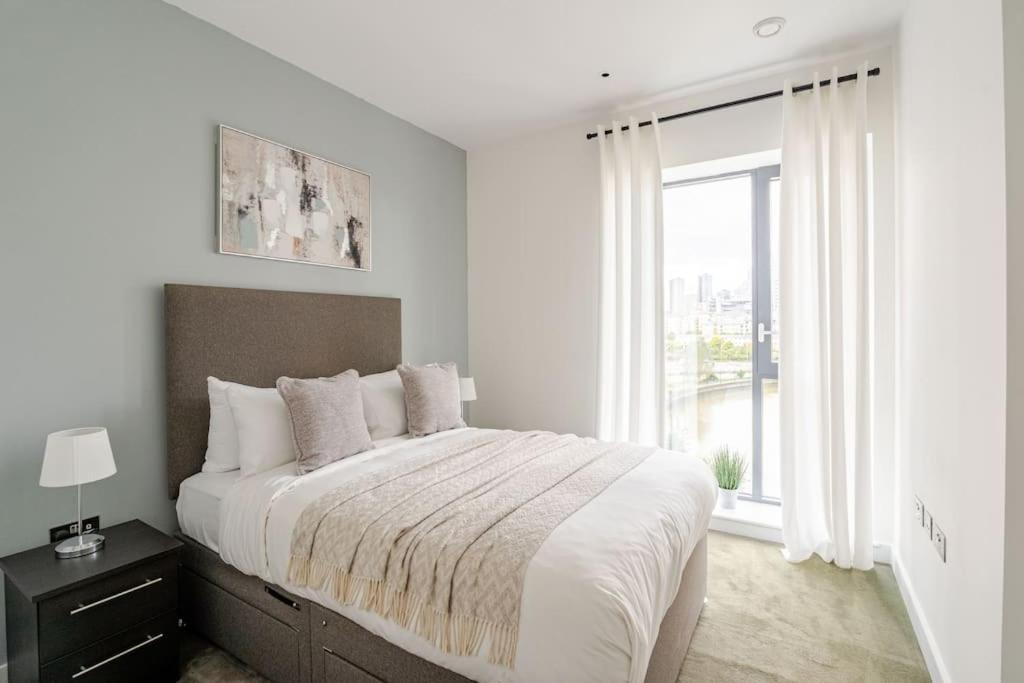 Luxurious City Island Apartment - 10 Min to Canary Wharf, Excel & O2