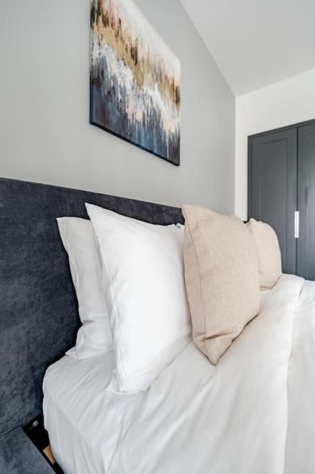 Luxurious City Island Apartment - 10 Min to Canary Wharf, Excel & O2