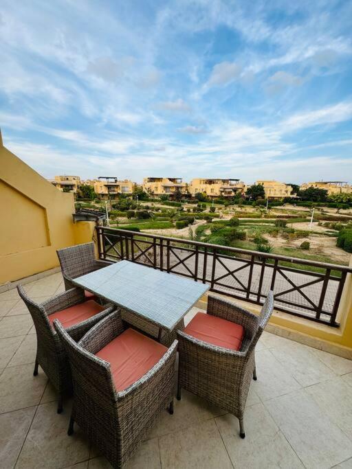 3BR Beachside Chalet Steps from Einbay Beach