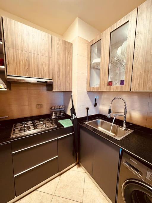 3BR Beachside Chalet Steps from Einbay Beach