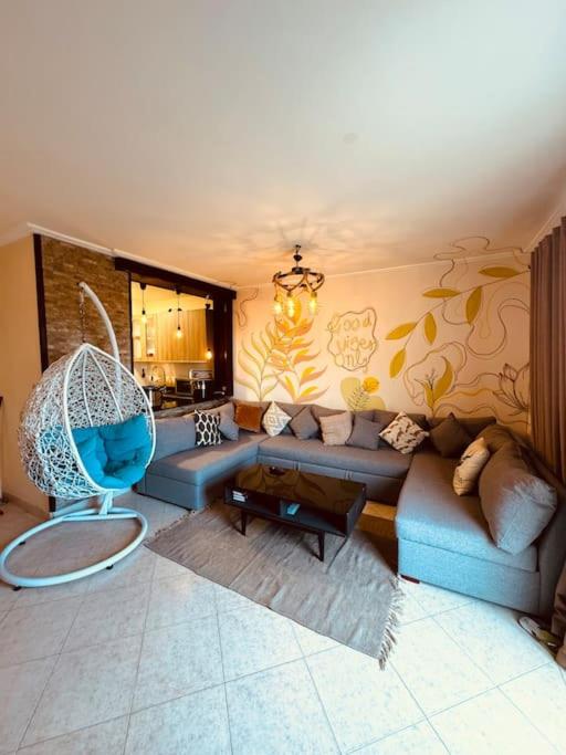 3BR Beachside Chalet Steps from Einbay Beach