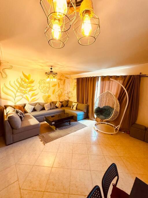 3BR Beachside Chalet Steps from Einbay Beach