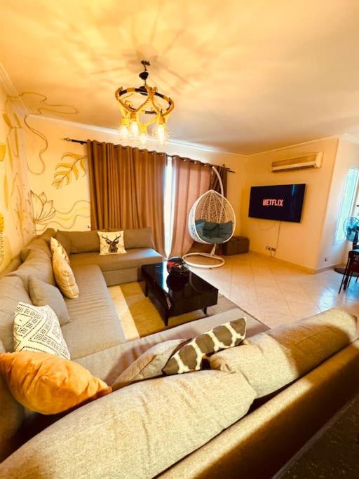 3BR Beachside Chalet Steps from Einbay Beach