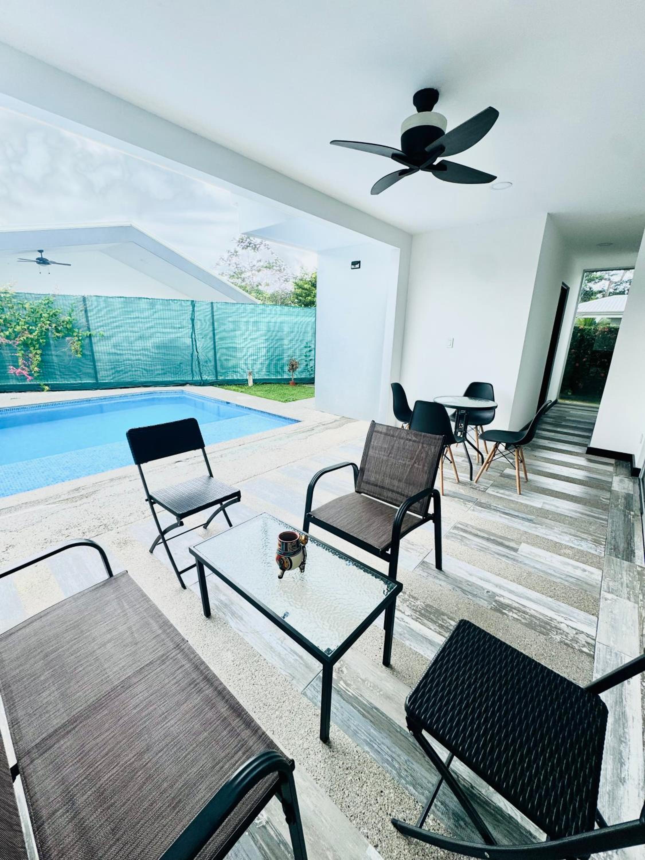 Casa grande cerca de playa Punta Leona