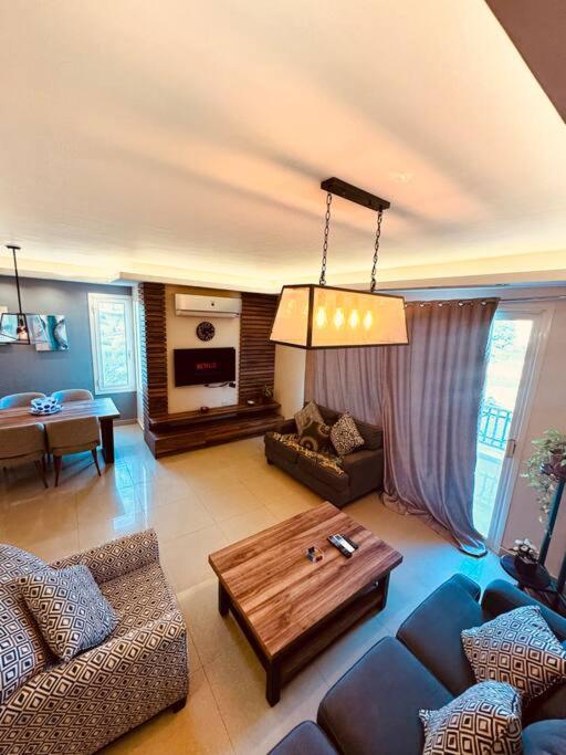 Spacious 3BR Einbay Chalet by the Pool view 2