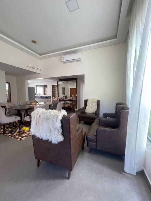 Linda Casa 4 quartos com piscina para família na praia de Canasvieiras