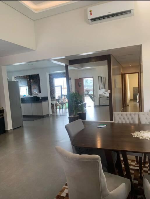 Linda Casa 4 quartos com piscina para família na praia de Canasvieiras