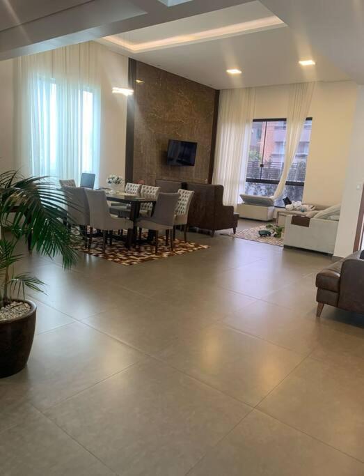 Linda Casa 4 quartos com piscina para família na praia de Canasvieiras