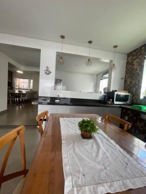 Linda Casa 4 quartos com piscina para família na praia de Canasvieiras