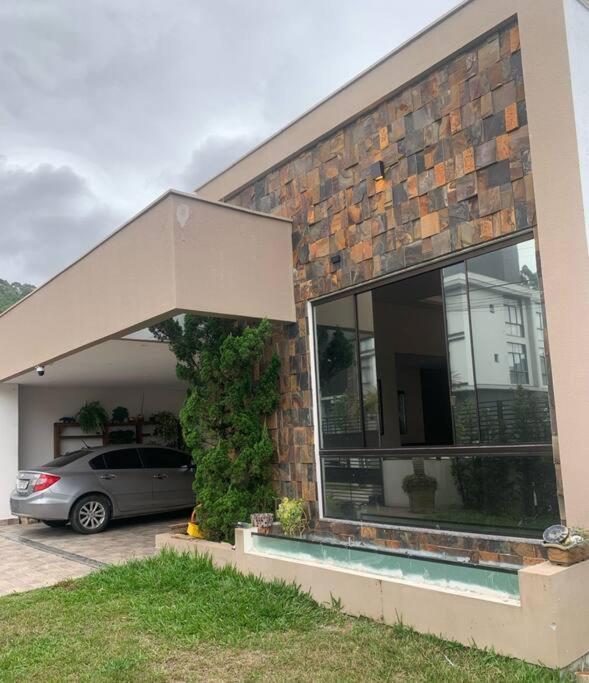 Linda Casa 4 quartos com piscina para família na praia de Canasvieiras