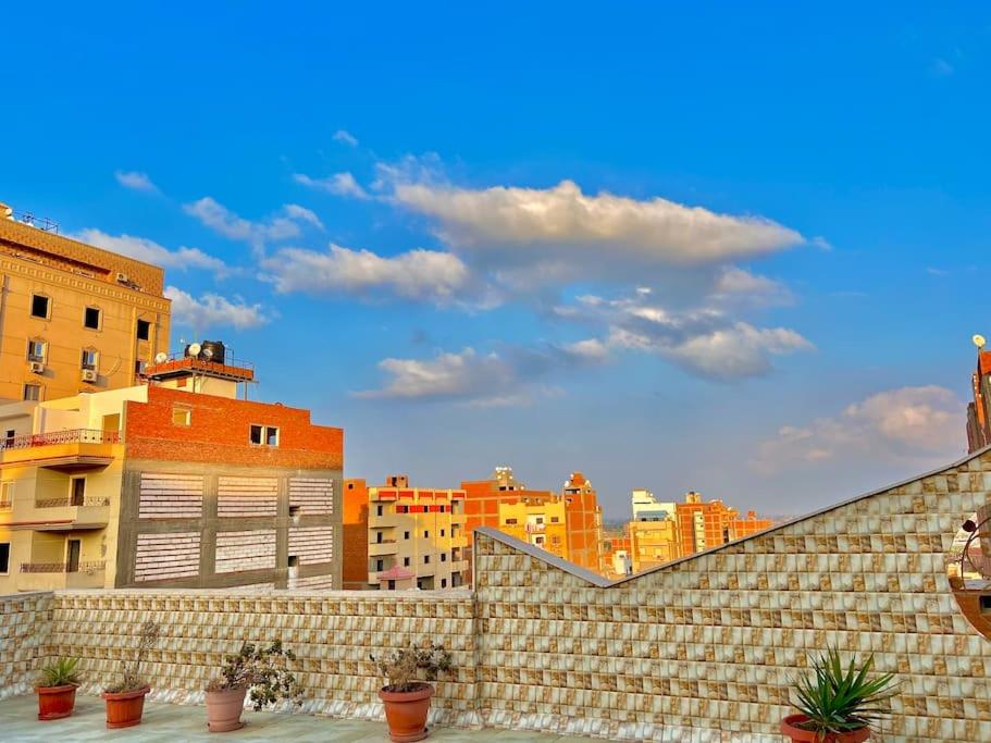 Luxury 5 star apartment with rooftop, security view 3