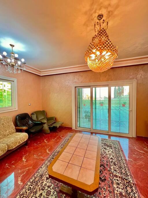 Luxury 5 star apartment with rooftop, security view 4
