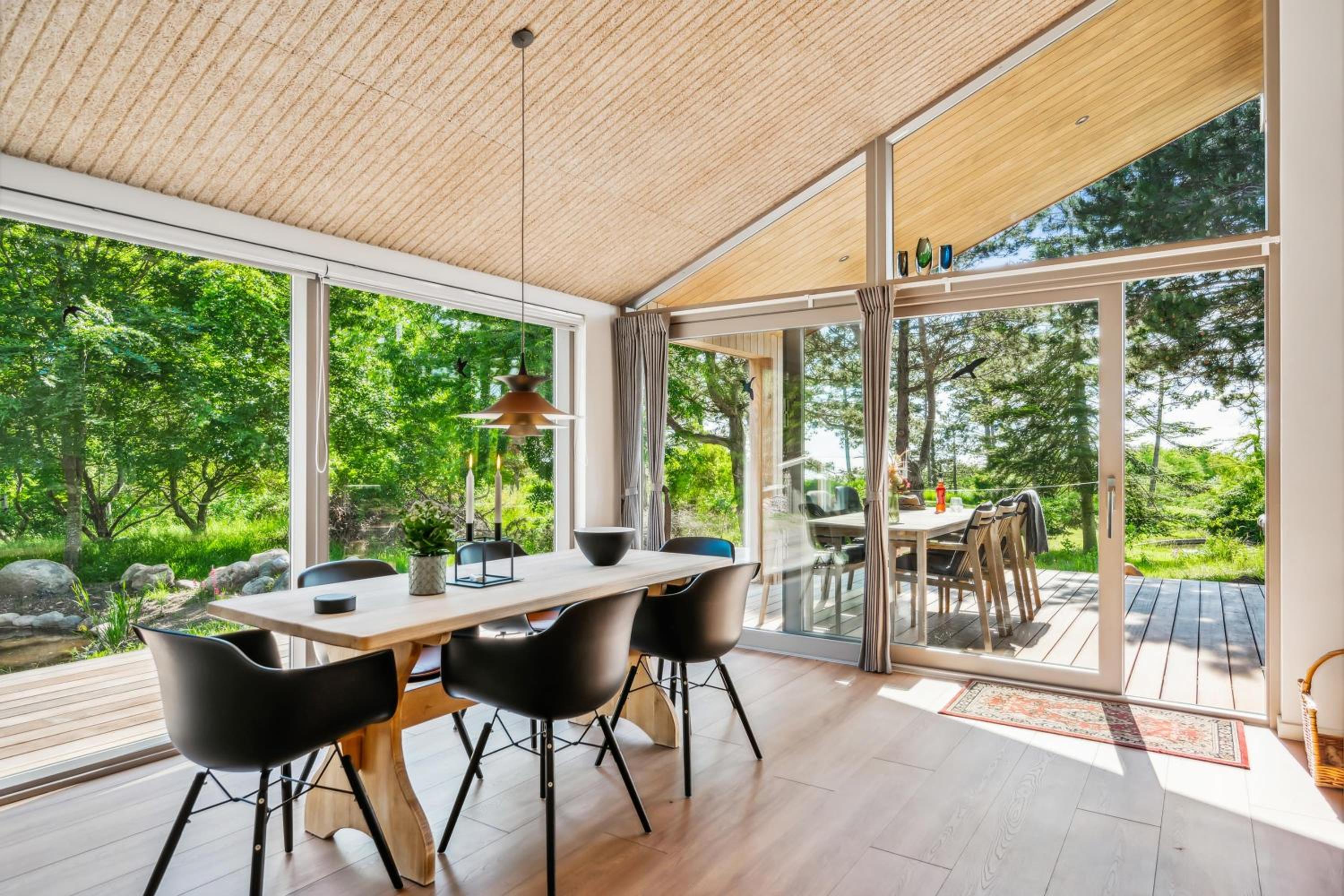 Flot Nyopført Feriehus Med Havkig På Helgenæs