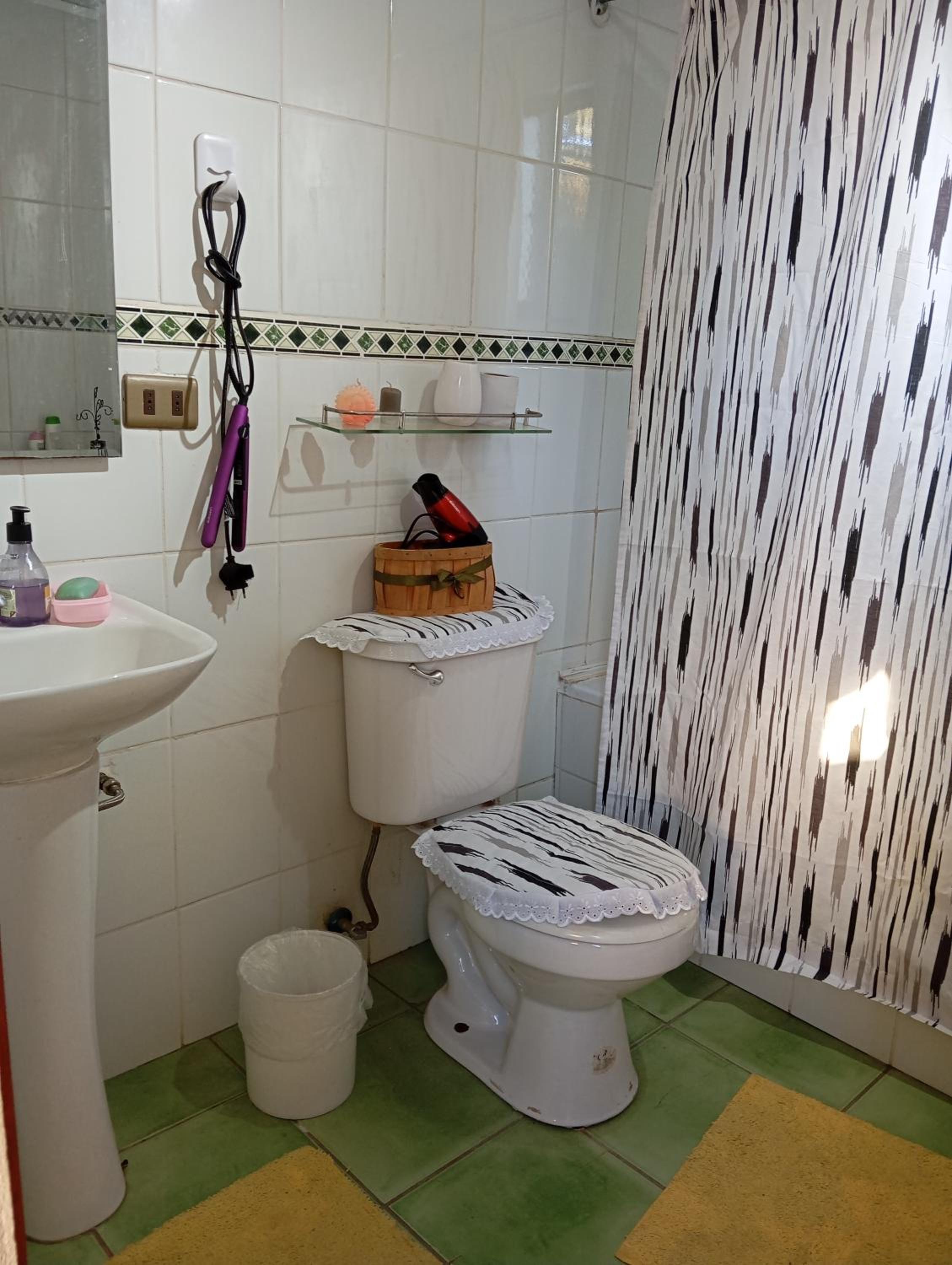 Arriendo dormitorio - alojamiento en valdivia - baño compartido
